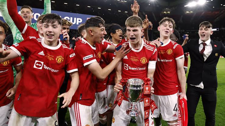Manchester United win FA Youth cup final, Ajax crowned Eredisivisie Champions, Juventus is beaten by Inter to take the Coppa Italia Cup