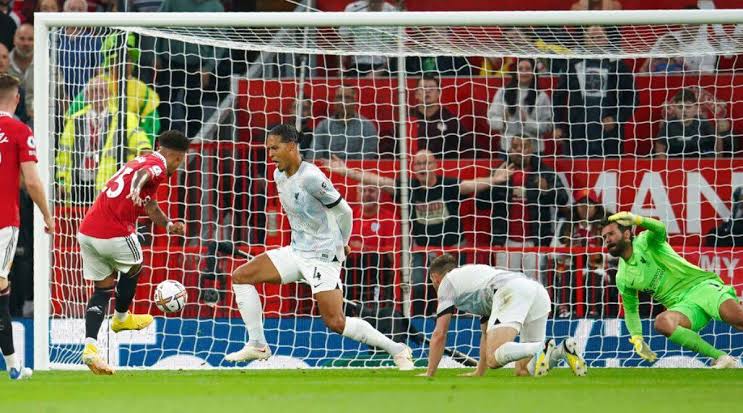 Manchester United Get First Win of the Season