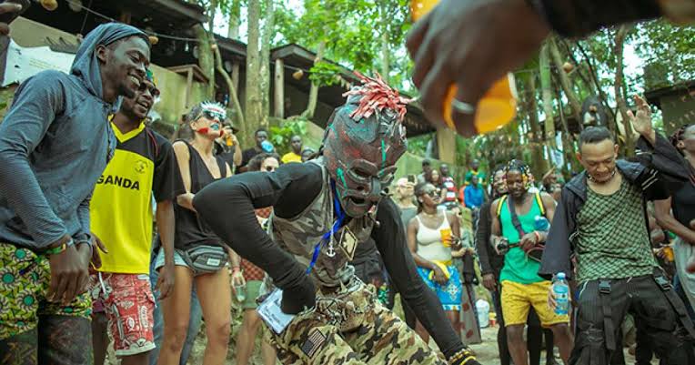 Opinion :Nyenge Nyenge Criticism, Was it a stunt?