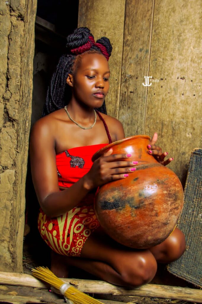 Stephanie Apila holds pot