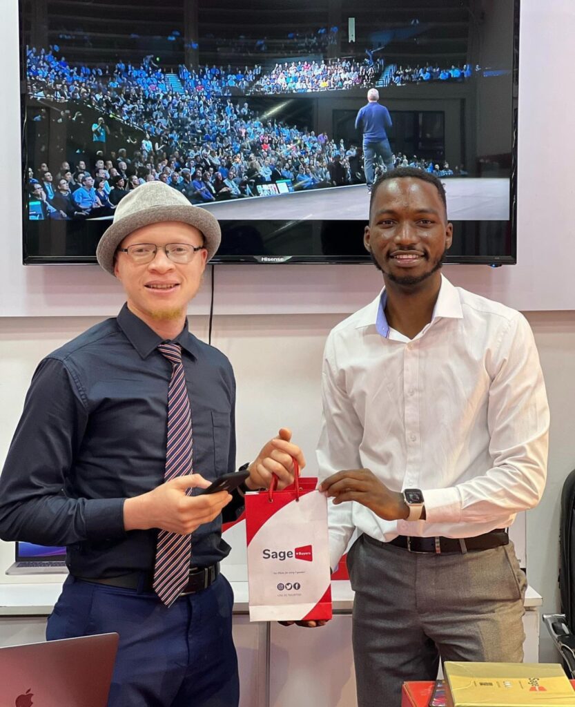 ALBINO MAN GETTING IPHONE