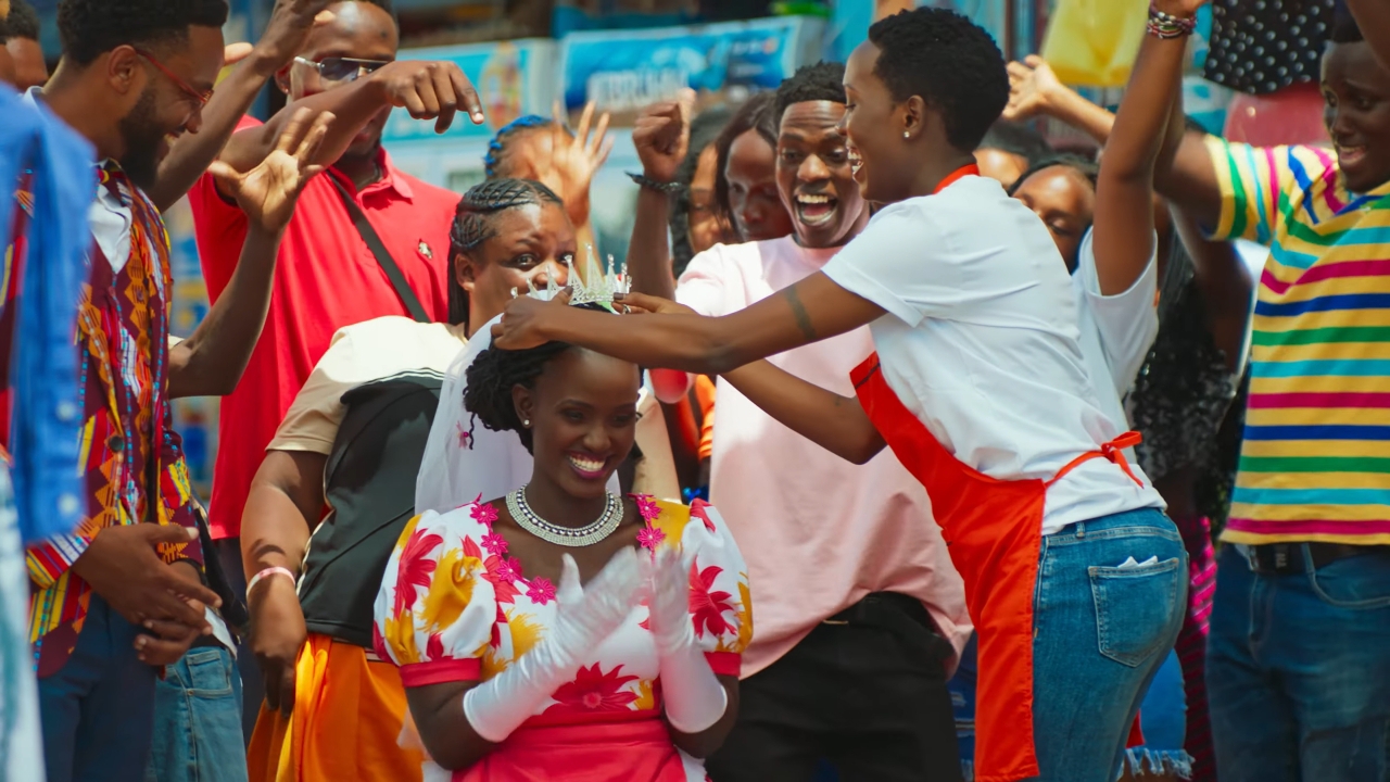 Azawi crowns the bride