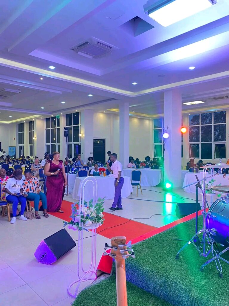 Wetsetse Suzan Shines at Shendi Concert.