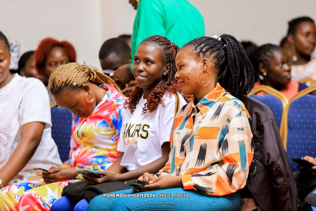 Wetsetse Suzan fans being entertained