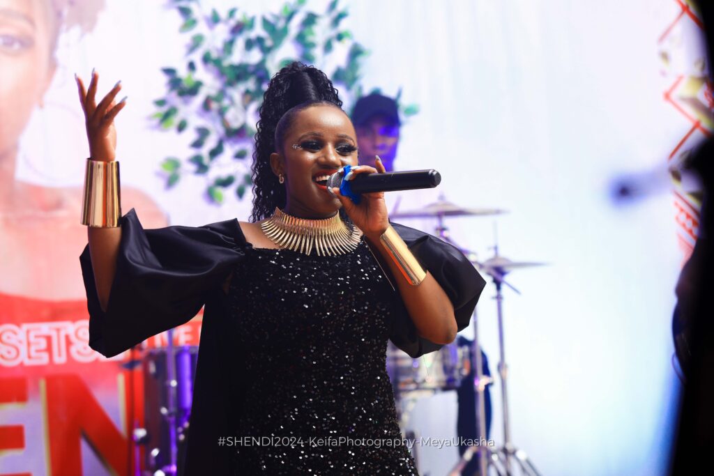 Wetsetse Suzan performing at Shendi Concert