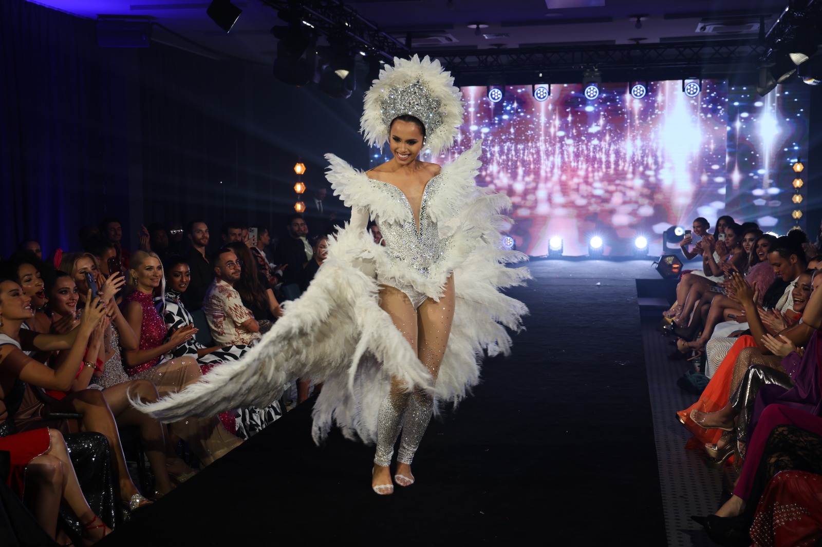 Victoria Larsen in Top 7  at Miss Supranational 2024