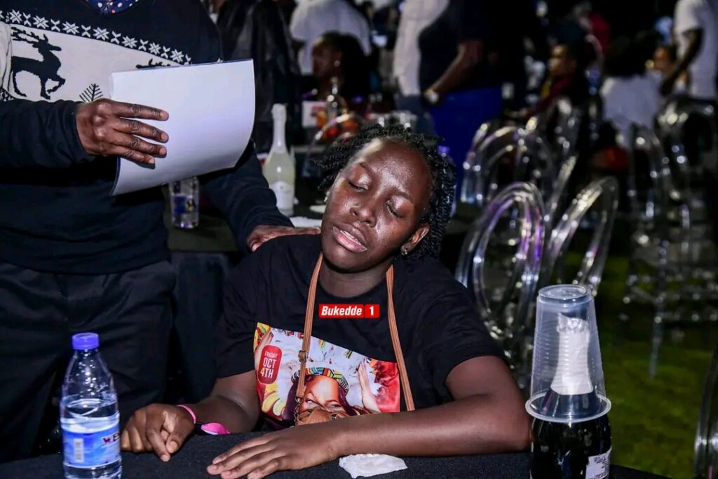 A Sheebahollics faints at the Neyanziza show 