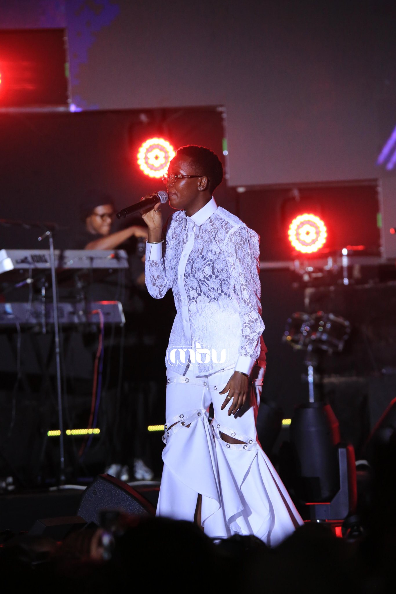 Azawi on stage during Dexta Daps concert