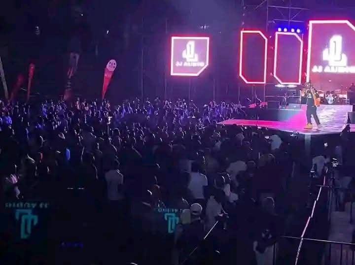 Big Eye StarBoss' concert was fully packed