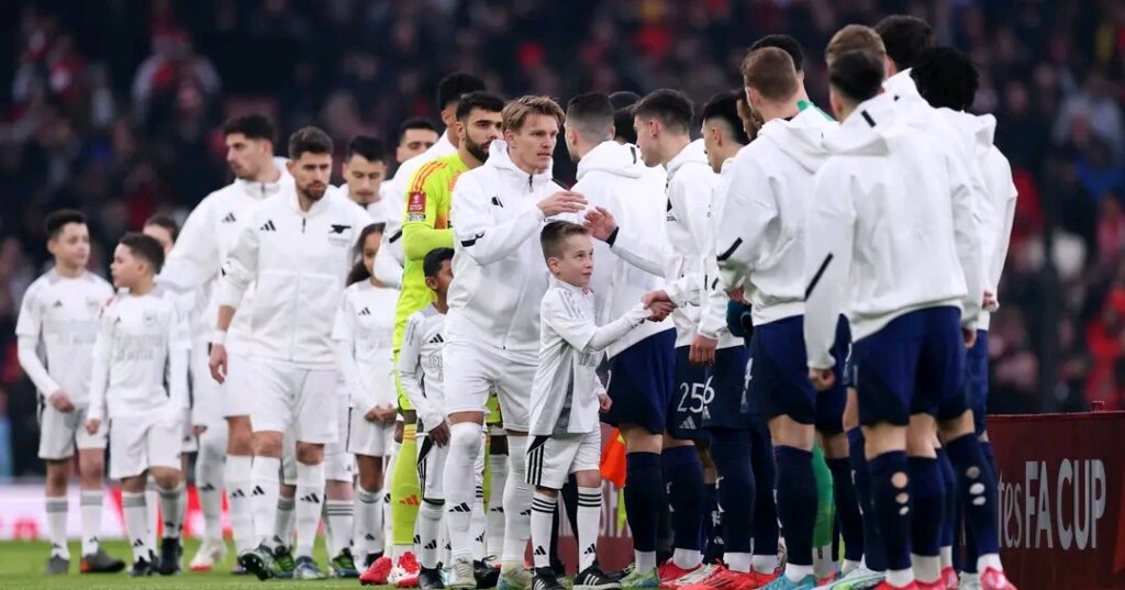 Arsenal team against Manchester United for FA Cup
