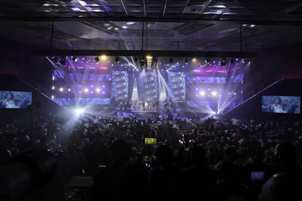 Crowd that supported Spice Diana at 10 years of music