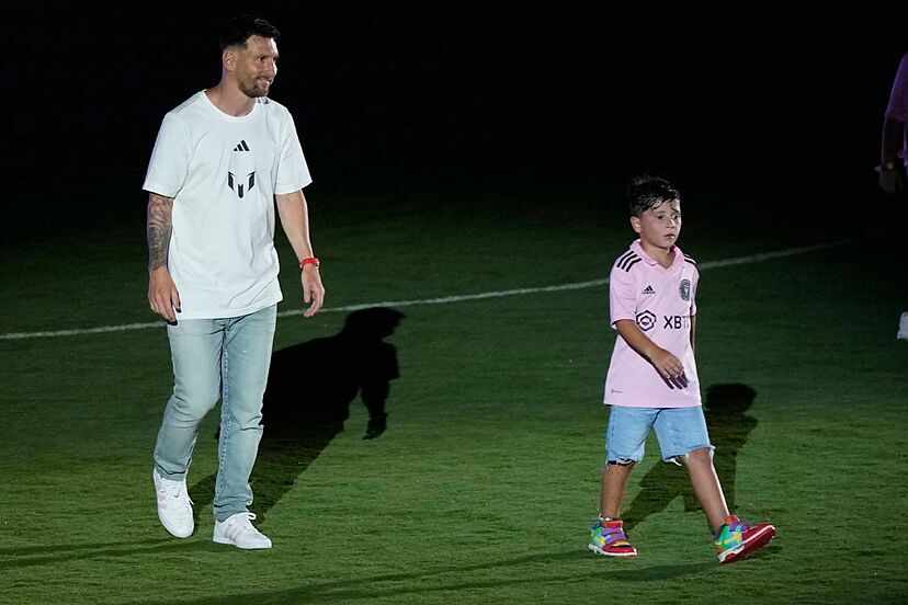 Leonel Messi with his son Thiago Messi